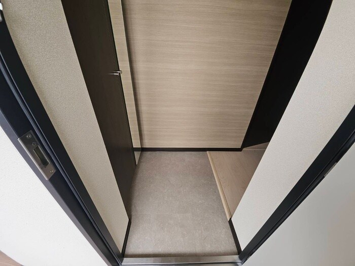 物件内観写真16　(玄関)