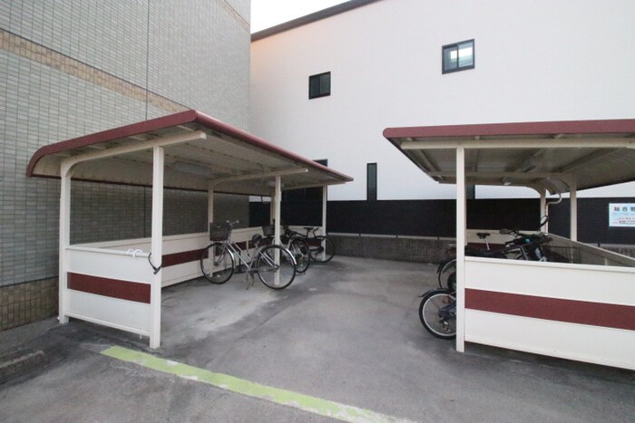物件外観写真3　(駐輪場)