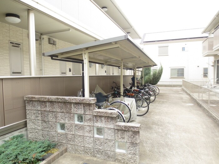物件外観写真4　(駐輪場)
