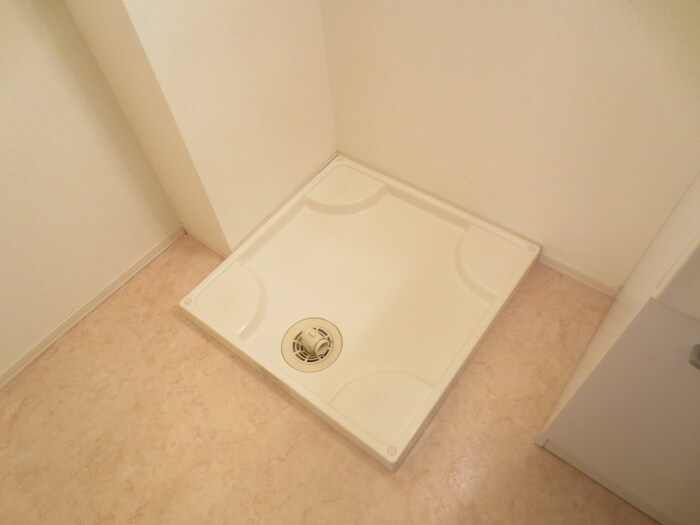 物件内観写真11　(洗濯機置場)