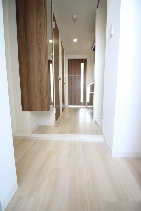 物件内観写真9　(玄関)