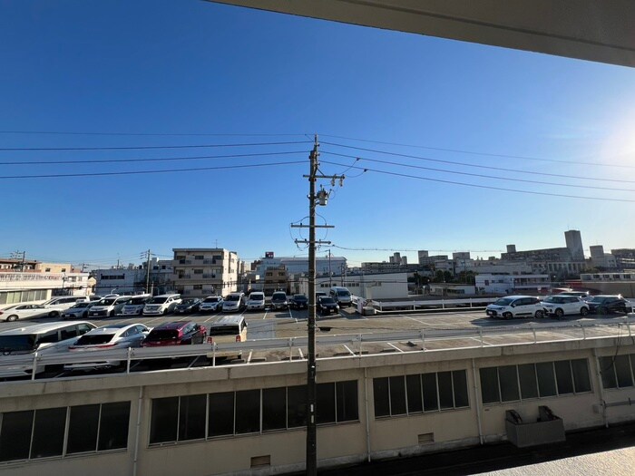 物件内観写真16　(室内からの展望)