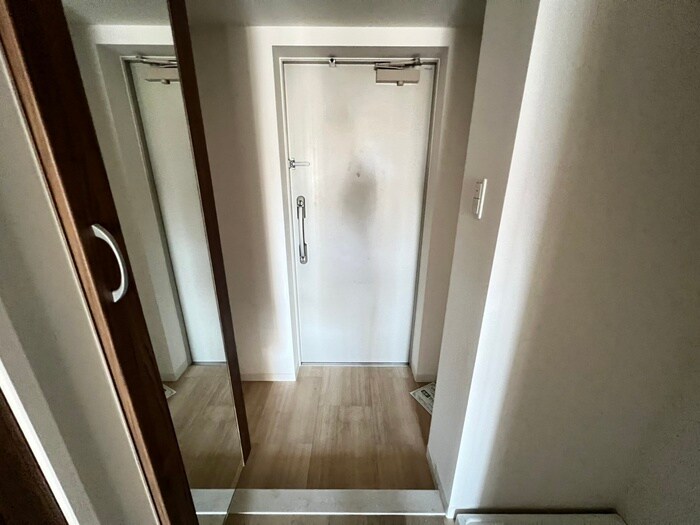 物件内観写真17　(玄関)