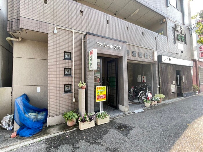 物件外観写真3　(エントランス部分)