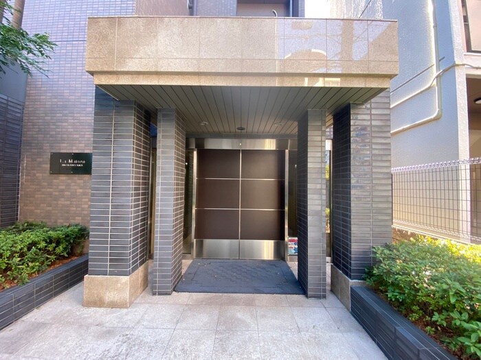 物件外観写真3　(エントランス部分)