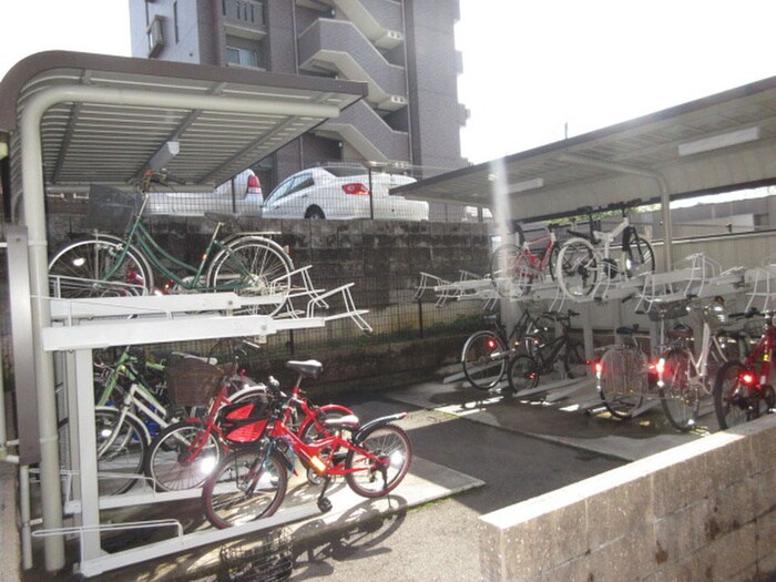 物件外観写真4　(駐輪場)