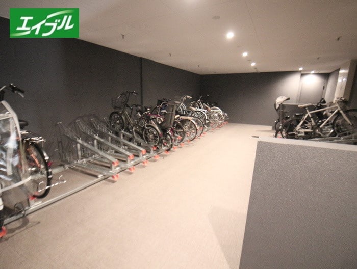 物件外観写真2　(駐輪場)