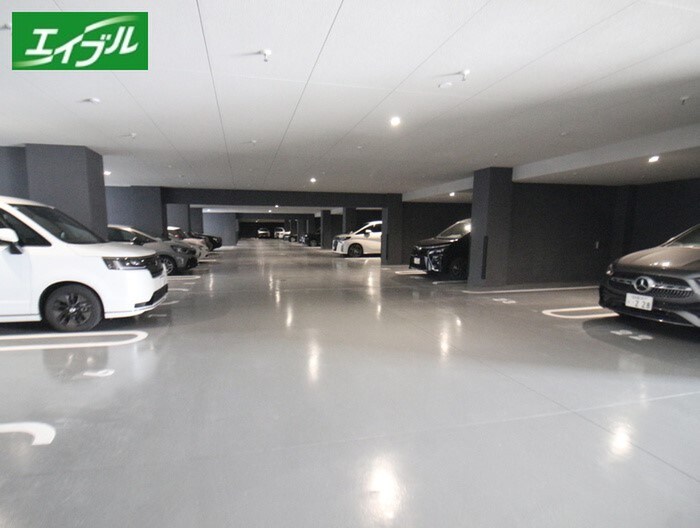 物件外観写真3　(駐車場)