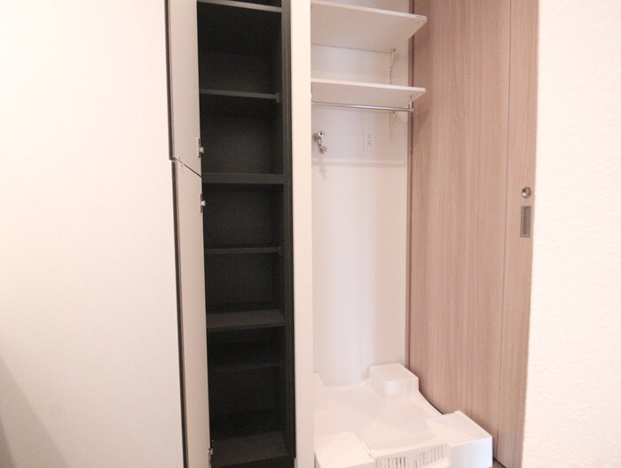 物件内観写真18　(洗濯機置場)