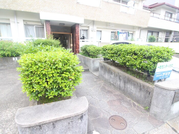 物件外観写真3　(エントランス部分)