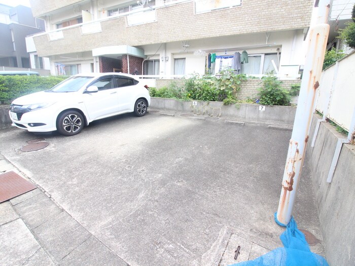 物件外観写真4　(駐車場)