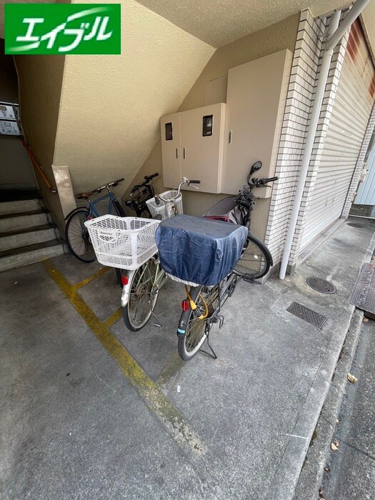 物件外観写真4　(駐輪場)