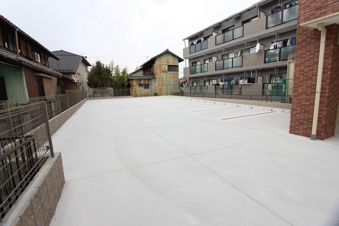 物件外観写真4　(駐車場)