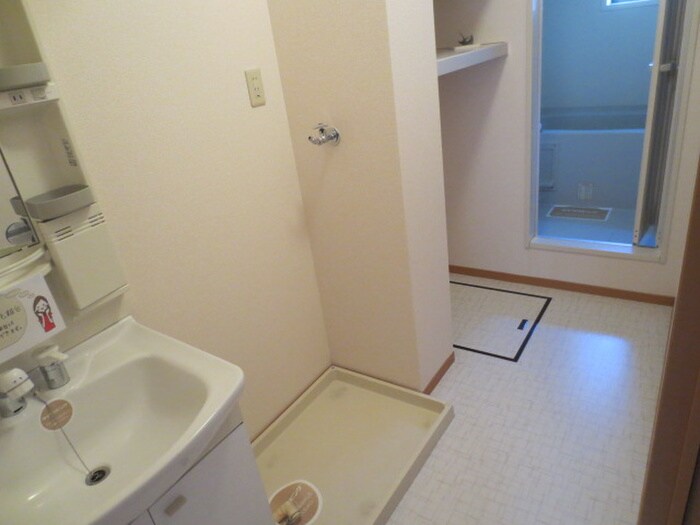 物件内観写真18　(洗濯機置場)