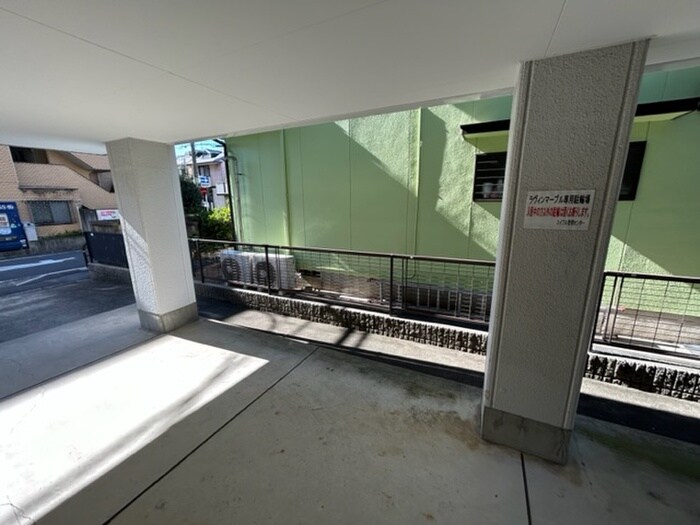 物件外観写真3　(駐輪場)