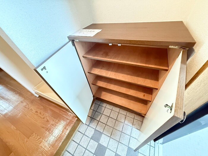 ラヴィンマ－ブルの靴箱