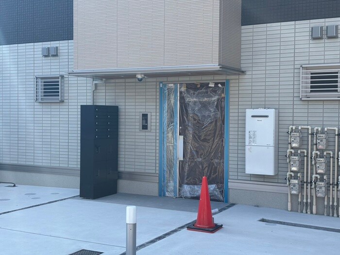 物件外観写真5　(エントランス部分)