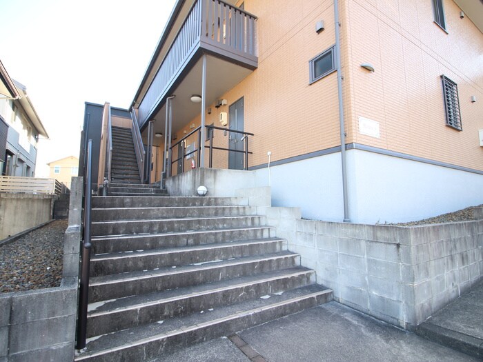 物件外観写真4　(エントランス部分)