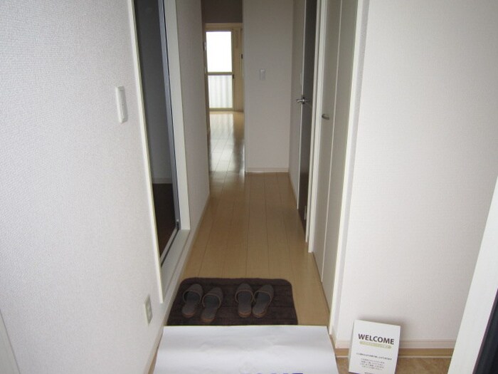 物件内観写真11　(玄関)