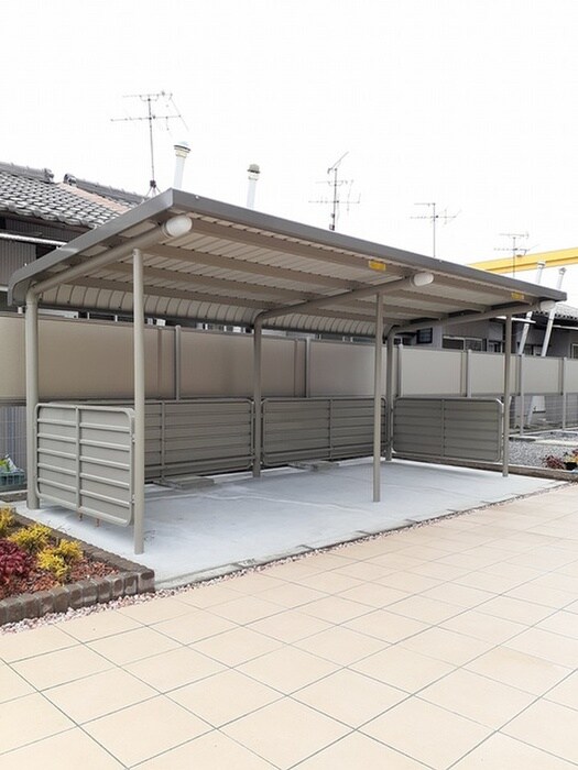物件外観写真2　(駐輪場)