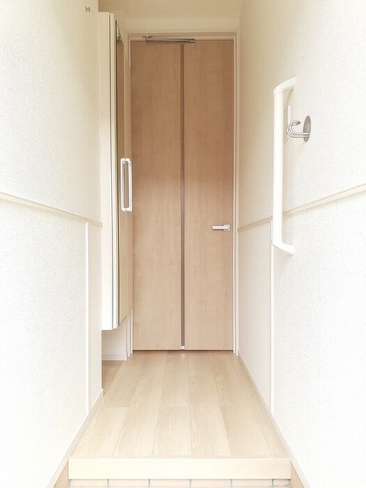 物件内観写真9　(玄関)