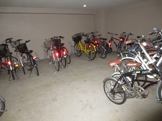 物件外観写真5　(駐輪場)