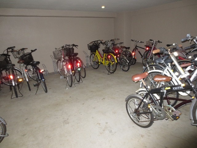 物件外観写真5　(駐輪場)