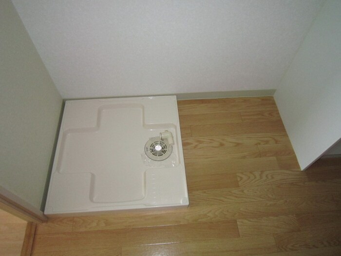 物件内観写真12　(洗濯機置場)