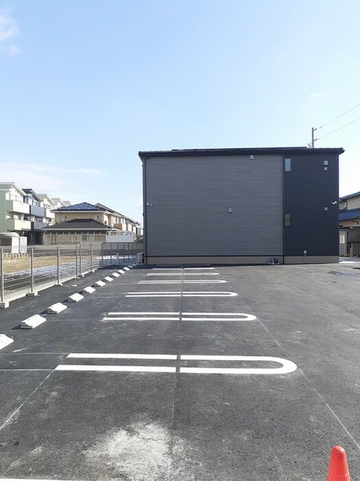 物件外観写真2　(駐車場)