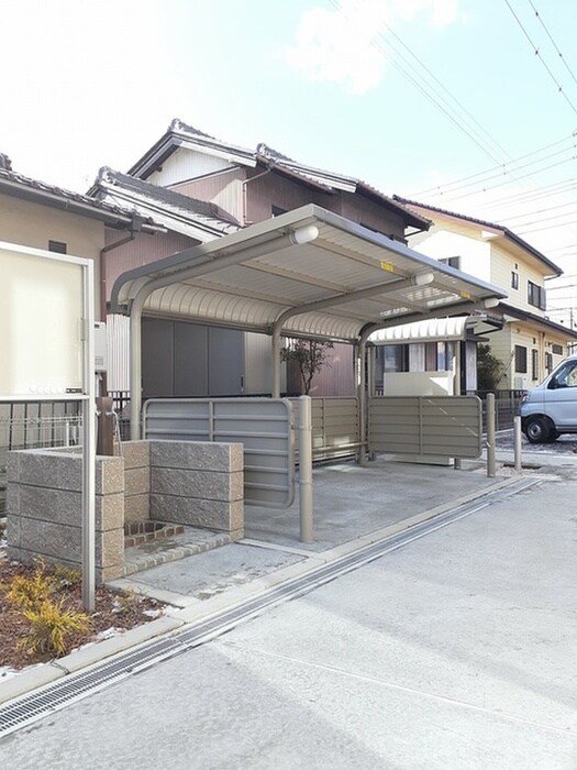 物件外観写真3　(駐輪場)