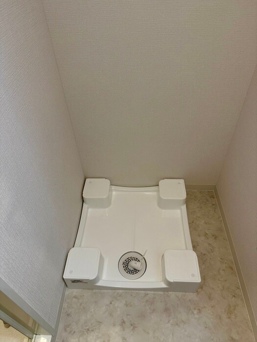 物件内観写真16　(洗濯機置場)