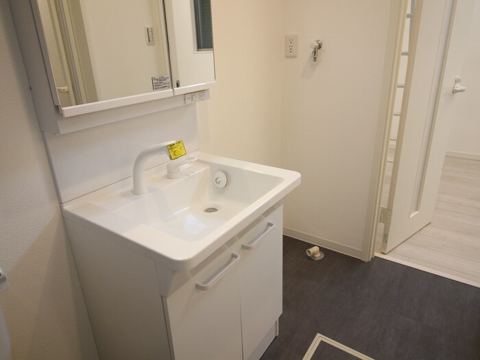 物件内観写真14　(洗濯機置場)