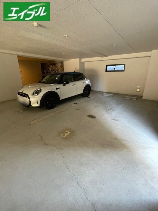 物件外観写真6　(駐車場)