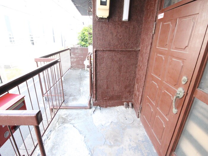 物件外観写真5　(エントランス部分)