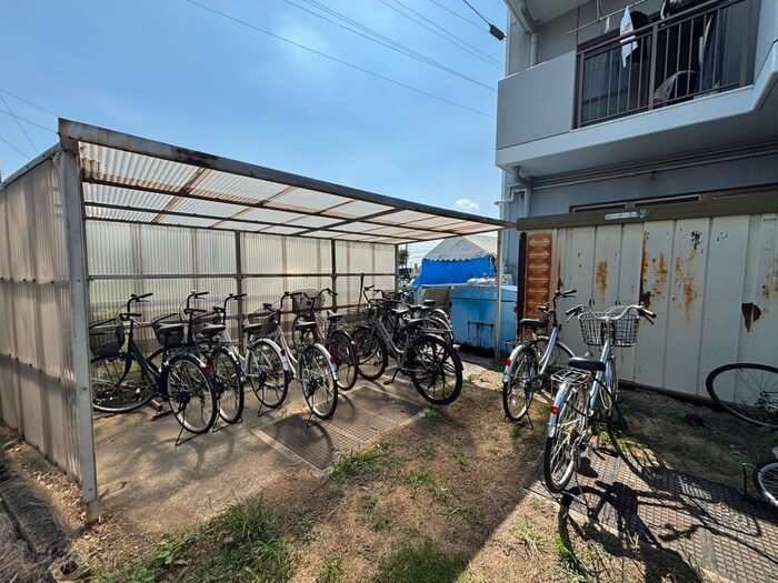 物件外観写真4　(駐輪場)