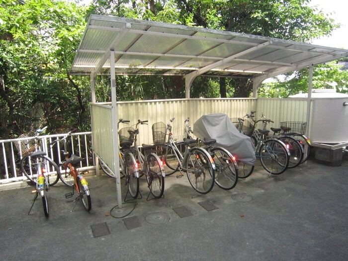物件外観写真3　(駐輪場)