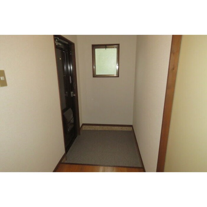 物件内観写真13　(玄関)