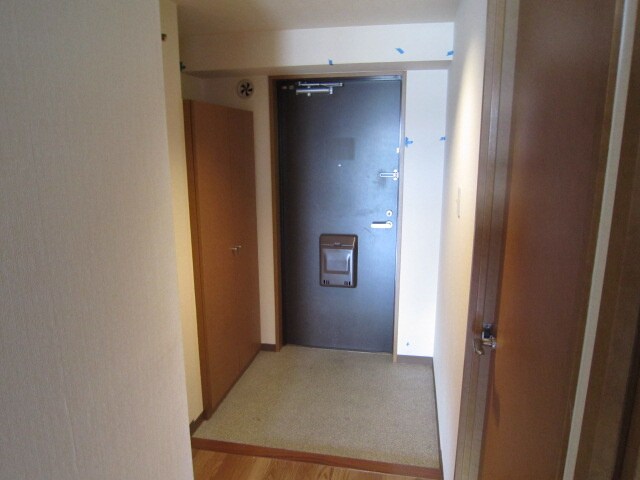物件内観写真16　(玄関)