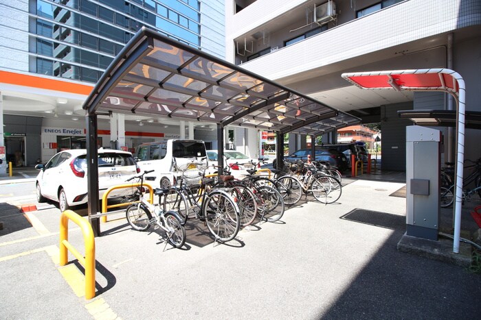 物件外観写真4　(駐輪場)