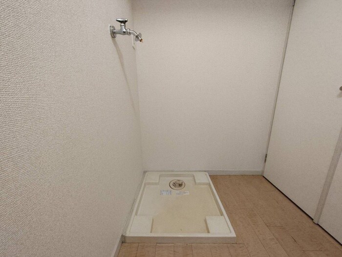 物件内観写真14　(洗濯機置場)