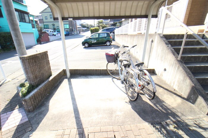 物件外観写真4　(駐輪場)