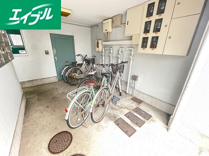 物件外観写真6　(駐輪場)