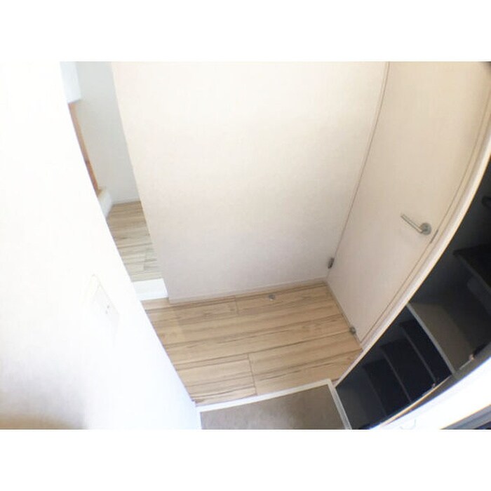 物件内観写真3　(玄関)