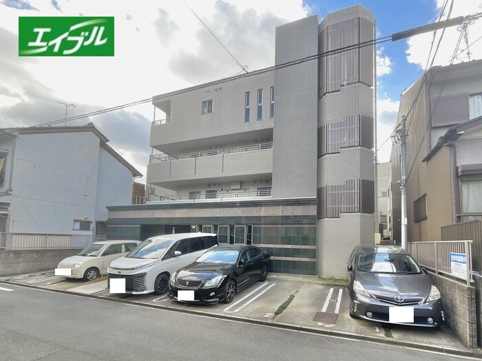 物件外観写真2　(駐車場)