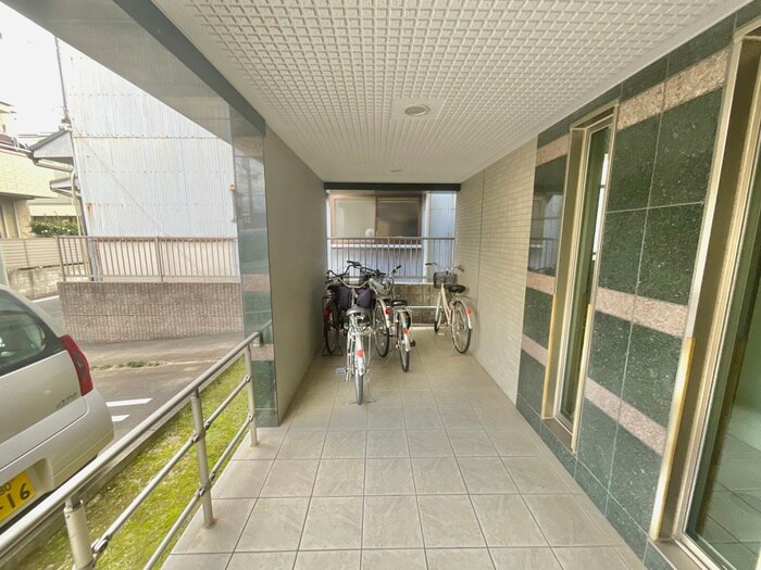 物件外観写真5　(駐輪場)