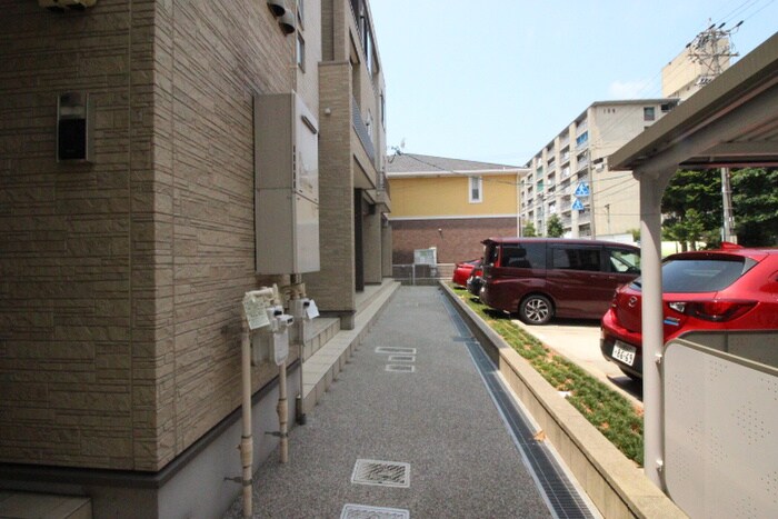 物件外観写真4　(エントランス部分)