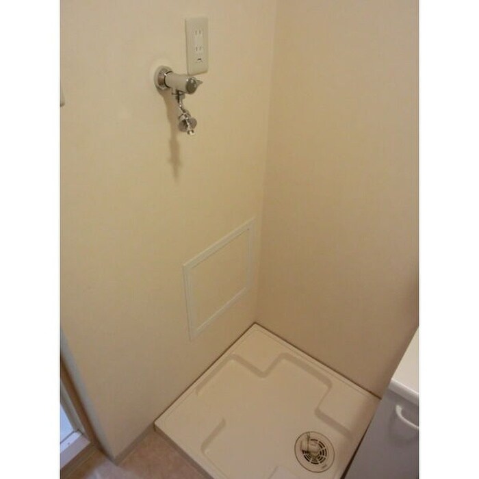 物件内観写真15　(洗濯機置場)