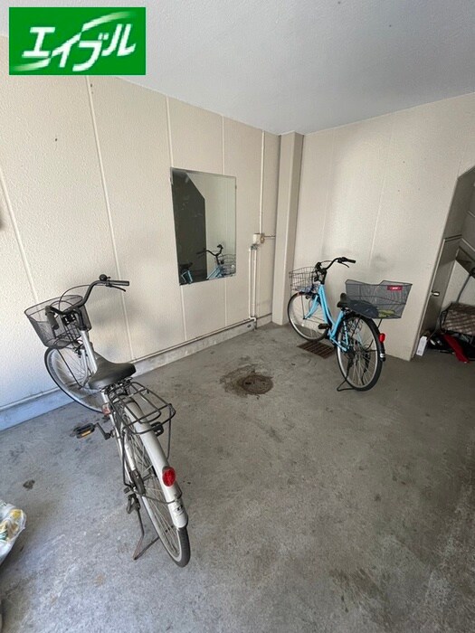 物件外観写真5　(駐輪場)