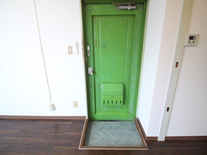 物件内観写真10　(玄関)