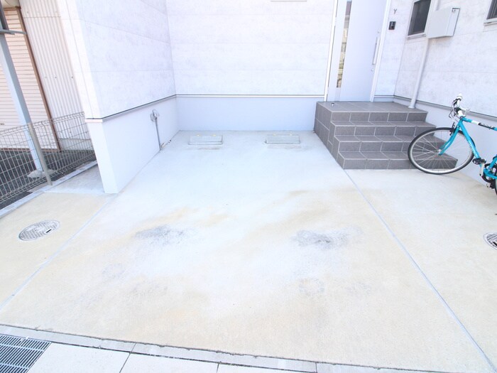 物件外観写真3　(駐車場)